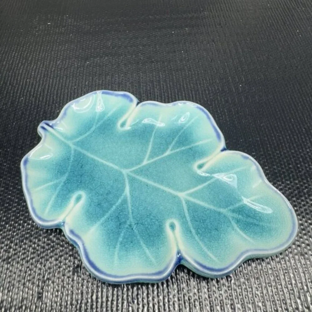 Pottery Dish vintage leaf